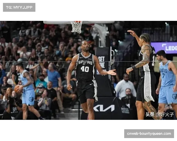 马刺八人得分上双团队爆发 极致分享球能力展进攻体系成熟度